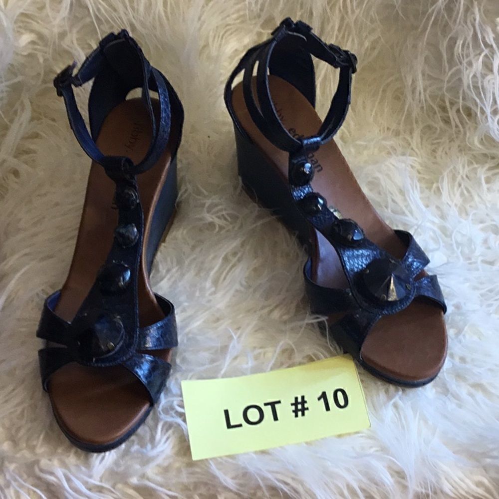 LIBBY EDELMAN sandals in size 11w navy blue